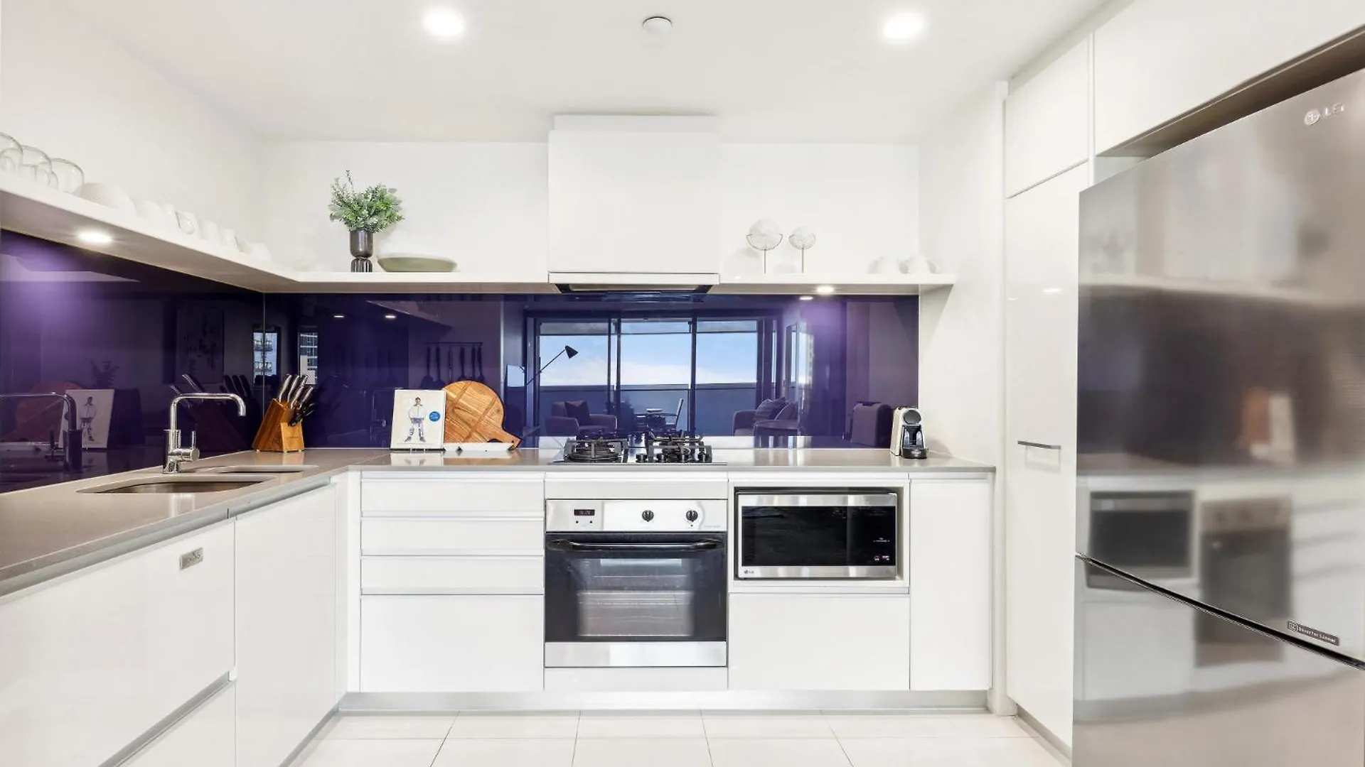 شقة Circle On Cavill Luxe 2-Bed With Views & Pool غولد كوست أستراليا
