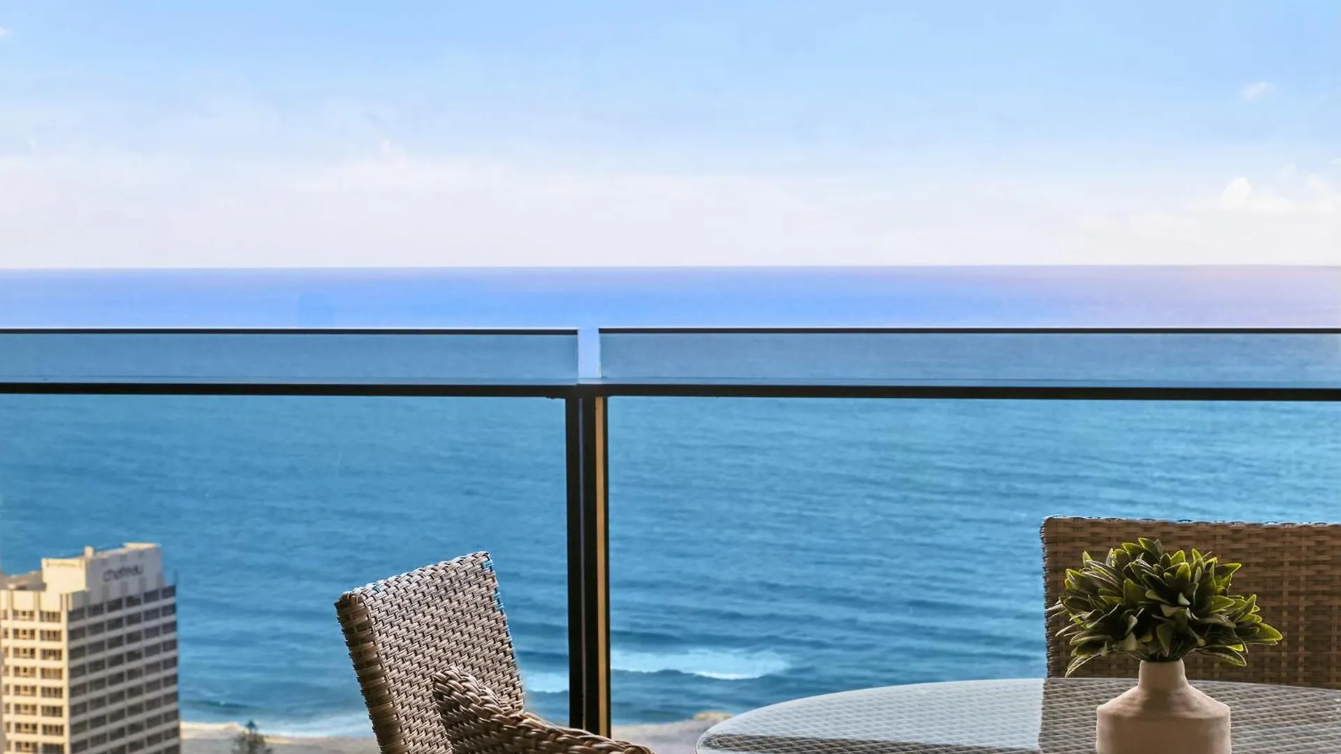 شقة Circle On Cavill Luxe 2-Bed With Views & Pool غولد كوست 0*,